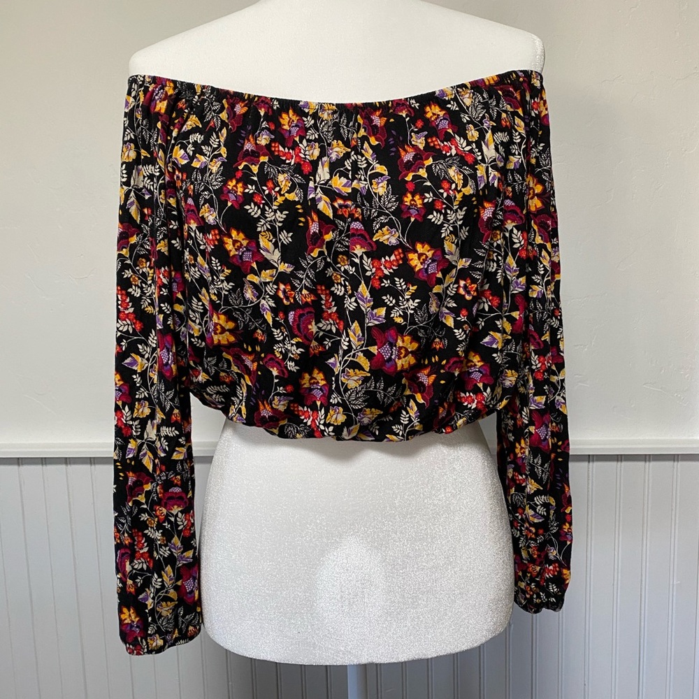 Divided H&M On/Off the Shoulder Crop Top